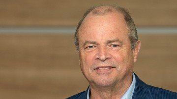 Prof. Hannes Brachat 