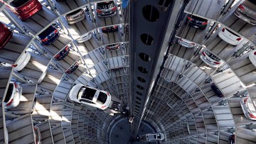 VW Autotürme, Auslieferung, Absatz, Zulassungen, Automarkt, Wolfsburg, Autostadt