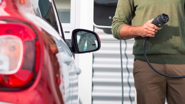 Elektromobilitaet-Laden-Elektroauto