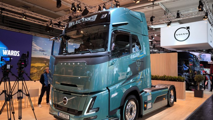 Dicke Summer - Batterie-Lkw Volvo FH Aero HD