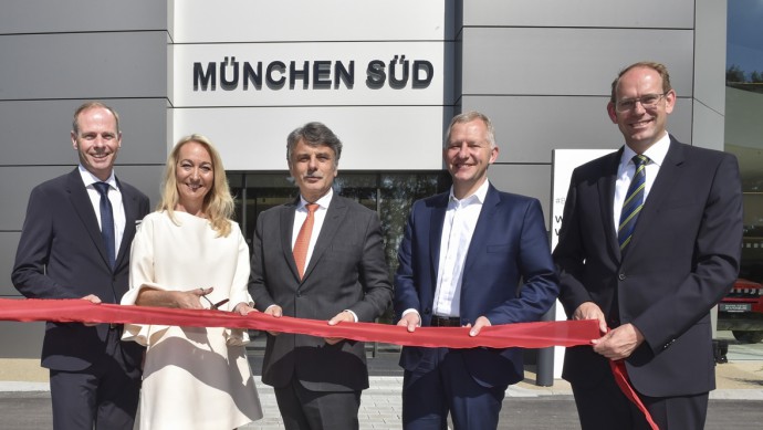 Grand Opening der JLR-Statement-Site Grand Opening der JLR-Statement-Site