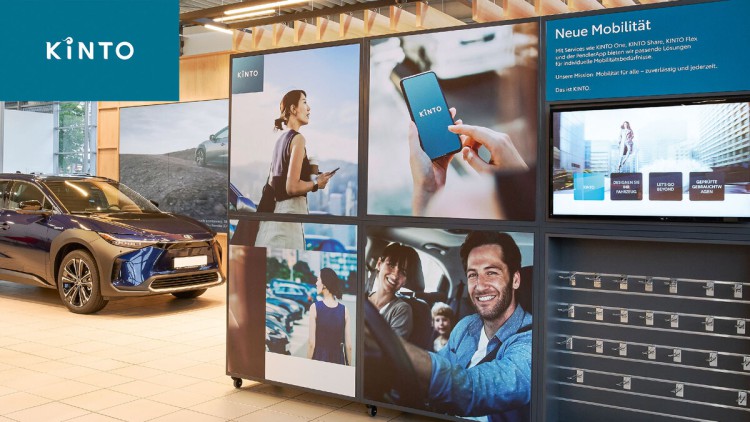 Von Abo bis PendlerApp: Kinto bringt Händler und Kunden zusammen Toyota Showroom mit Kinto-Infowand